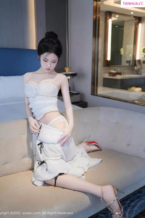   [XiuRen]高清写真图 2025.05.22 No.10310 奶芙酱-EVA 白色连衣裙第36张图片